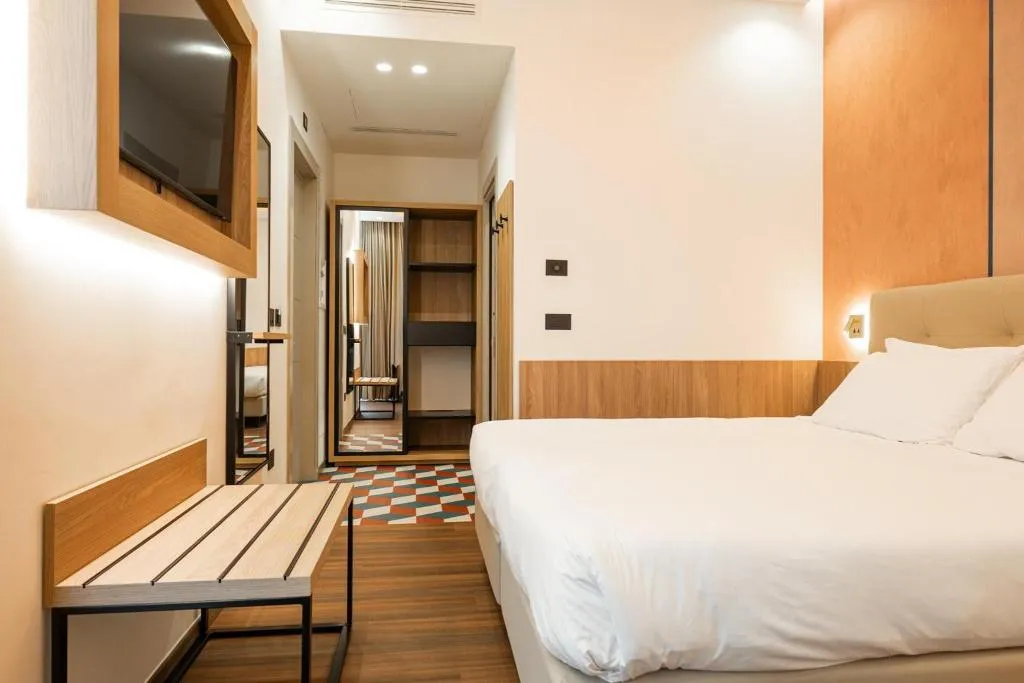 TRIPLE STANDARD Room, Hotel Vittoria, Naples