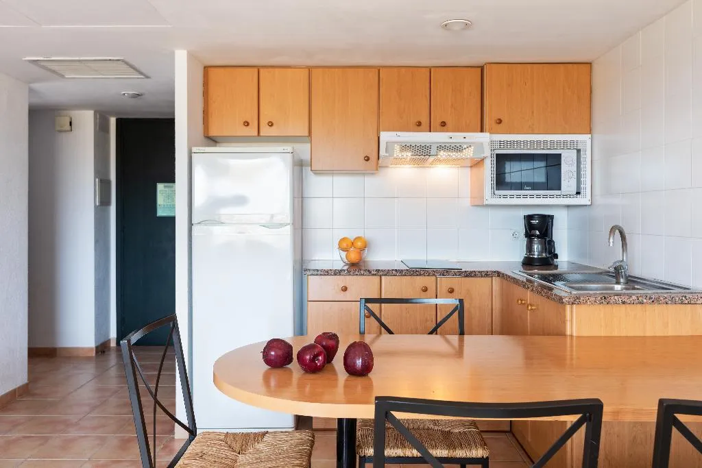 APARTMENT CAPACITY 4 TWO BEDROOMS Room, Apartaments Golf By La Costa Resort, Costa Brava