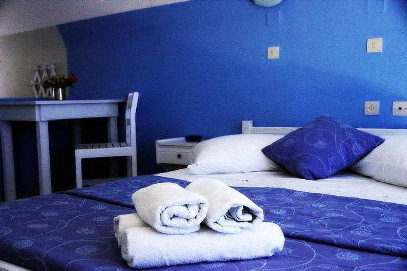 Room, Mark-Joanna, Santorini