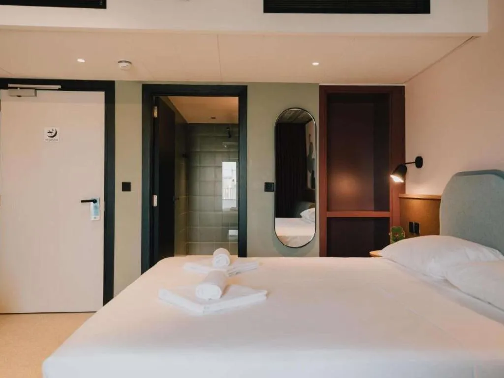 DOUBLE CITY VIEW KING BED Room, ibis Styles ST Pauls Bay Malta, Malta