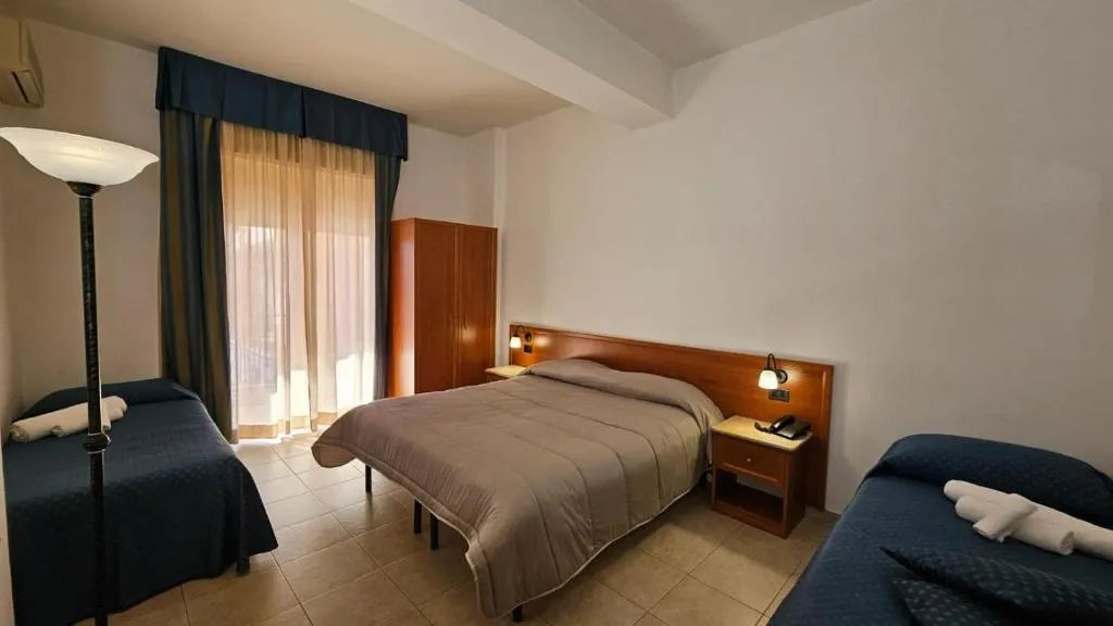QUADRUPLE WITH BALCONY Room, GH Hotel & Restaurant, Palermo