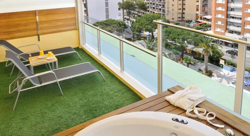 JUNIOR SUITE STANDARD Room, GHT Oasis Park & Spa, Costa Brava