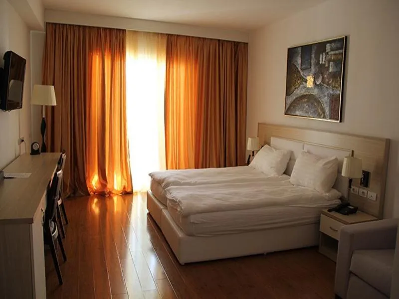 Room, Bleart, Durres