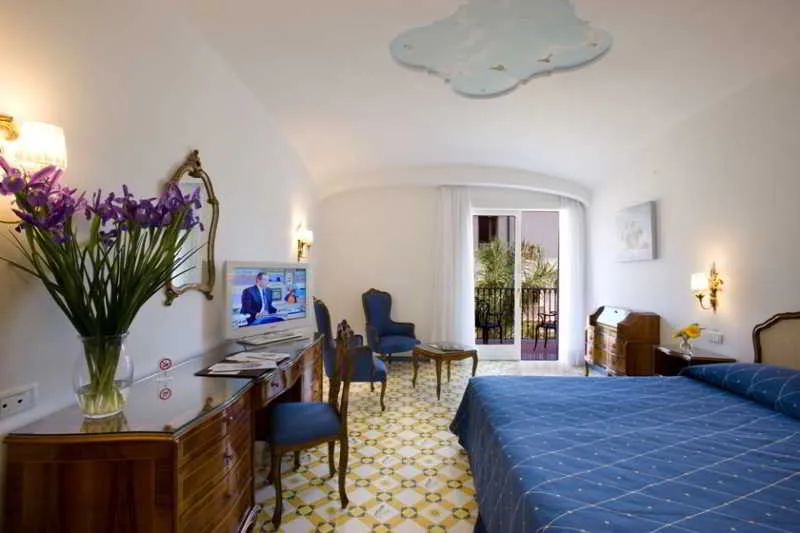 Room, Grand Hotel la Favorita, Naples