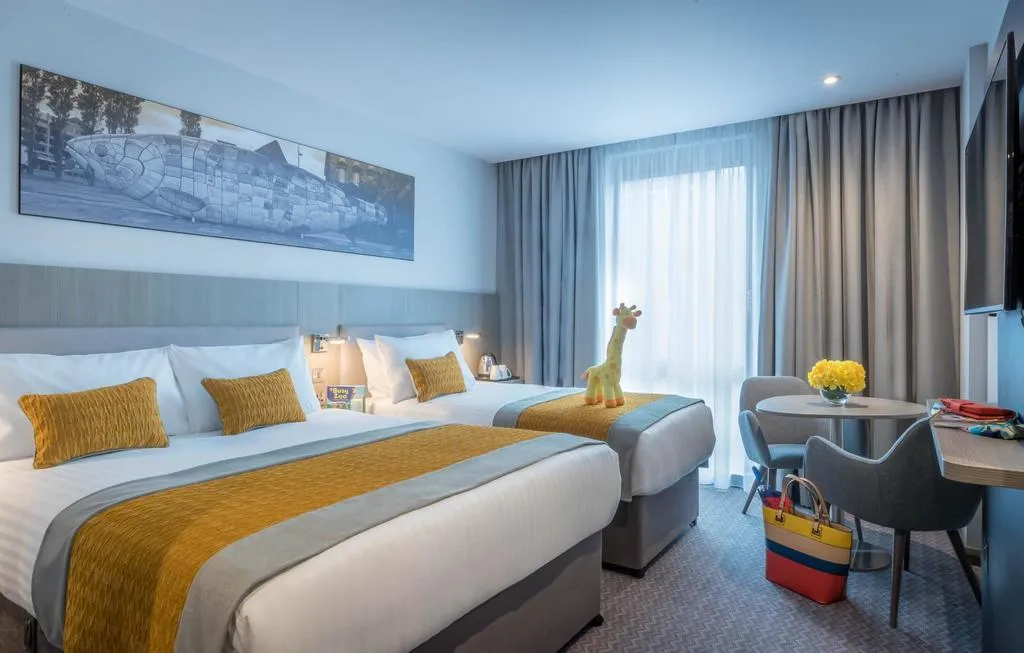TRIPLE DELUXE Room, Maldron Hotel Southmall, Cork
