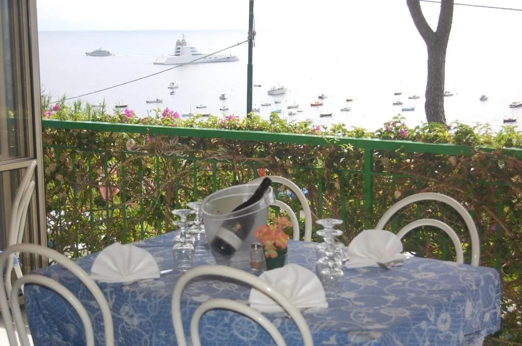 APARTMENT STANDARD Room, Marina del Cantone Chalet, Naples