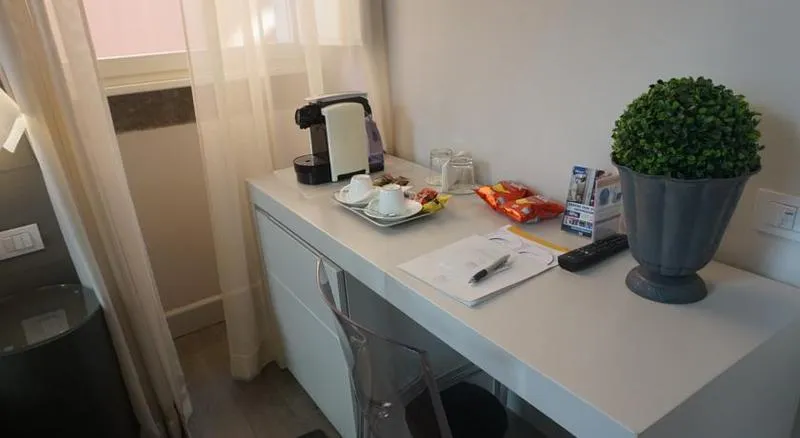 JUNIOR SUITE CAPACITY 4 Room, Trevi Palace Luxury Inn, Rome