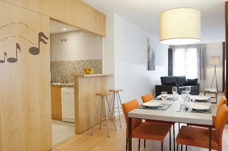 Room, MH Apartments Opera Rambla, Barcelona