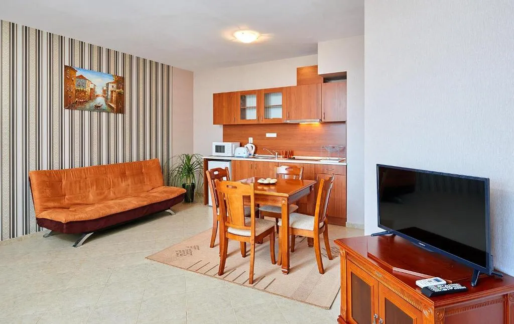 APARTMENT TWO BEDROOMS Room, Karolina, Bourgas