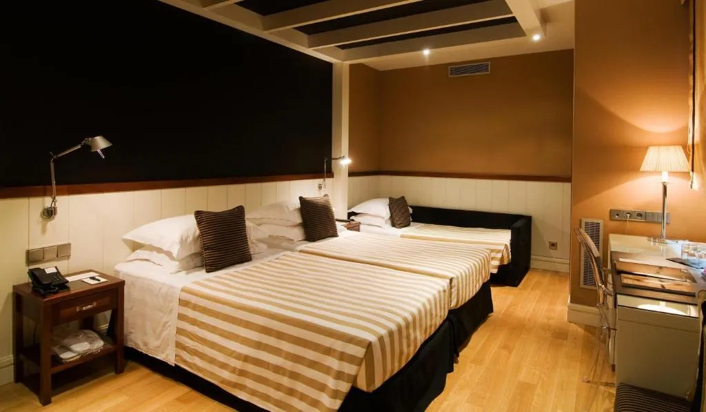 TRIPLE STANDARD Room, U232, Barcelona