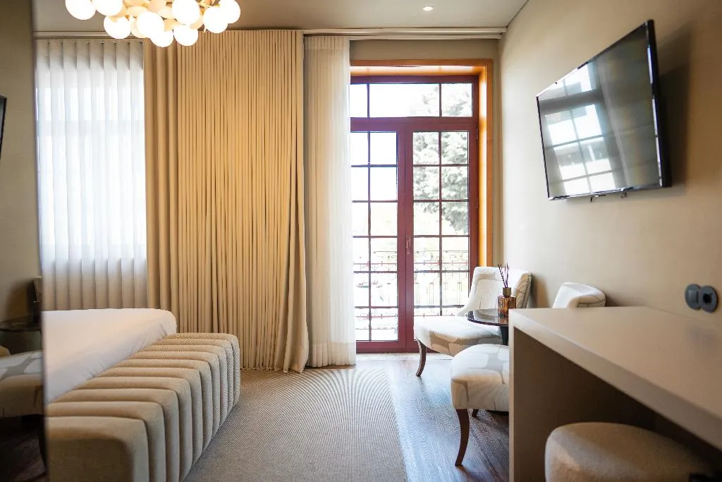 DOUBLE DELUXE WITH BALCONY Room, Santo Thyrso Hotel, Porto
