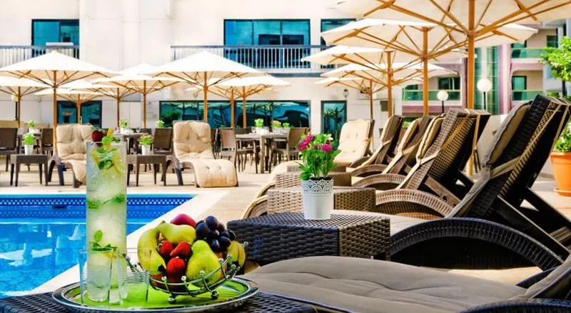 Pool, Golden Sands Hotel Apartments, Dubai