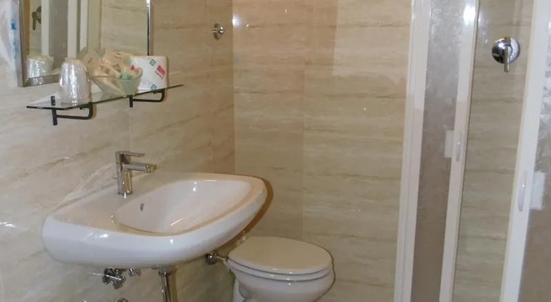 Room, Delle Nazioni, Florence