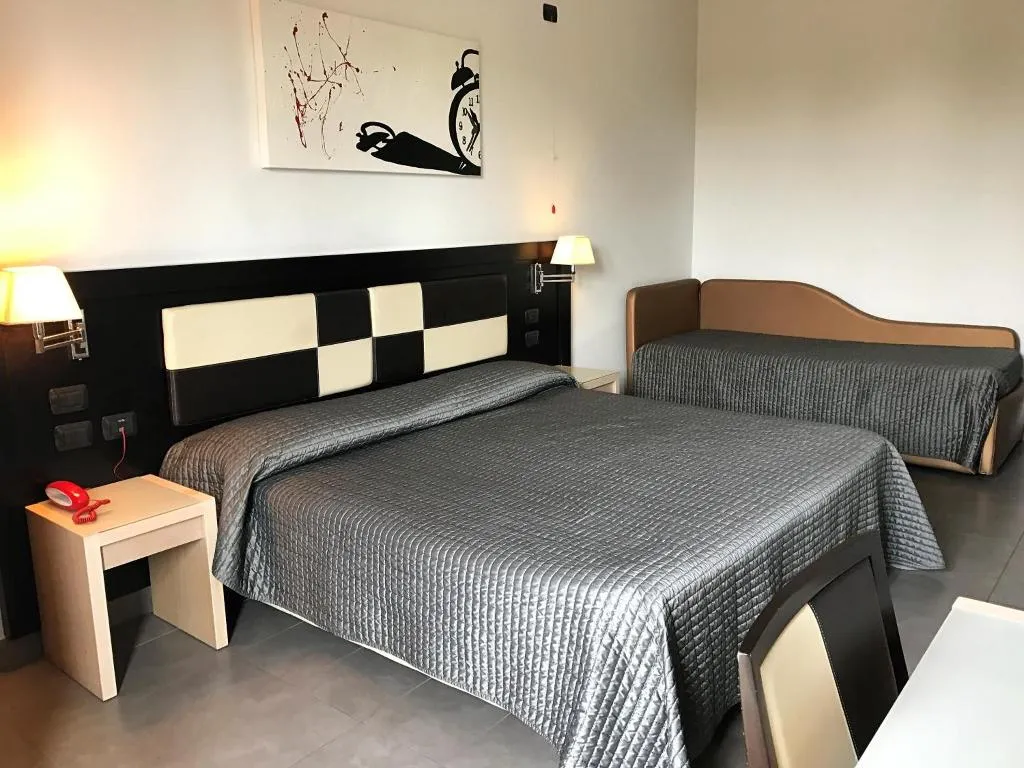 TRIPLE STANDARD Room, Visagi, Naples