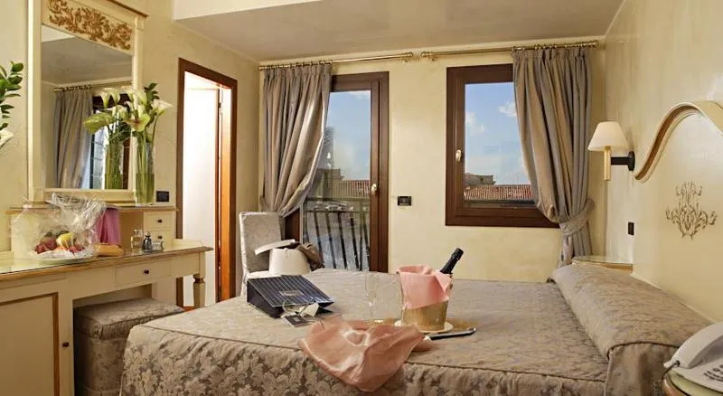 TWIN STANDARD Room, Carlton Capri, Venice