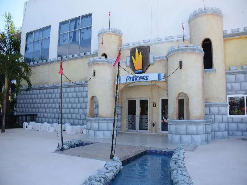 Sports and Entertainment, Family Club Princess, Playa Del Carmen