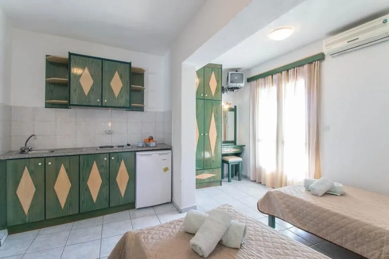 STUDIO CAPACITY 3 Room, Stefanis House, Skiathos