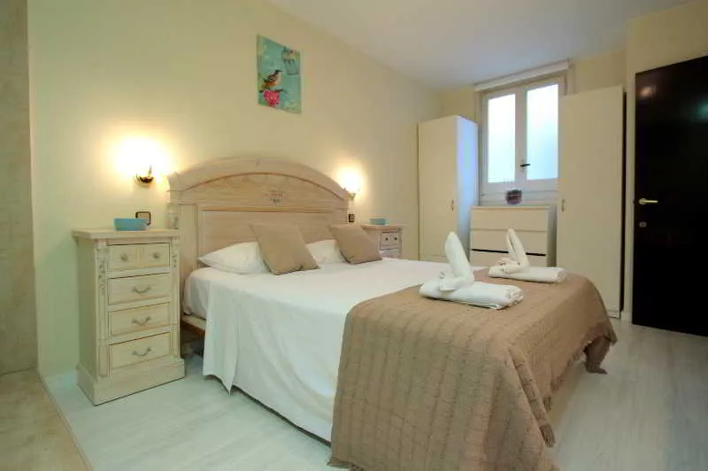 APARTMENT CAPACITY 6 TWO BEDROOMS Room, Gaudi Residence, Barcelona