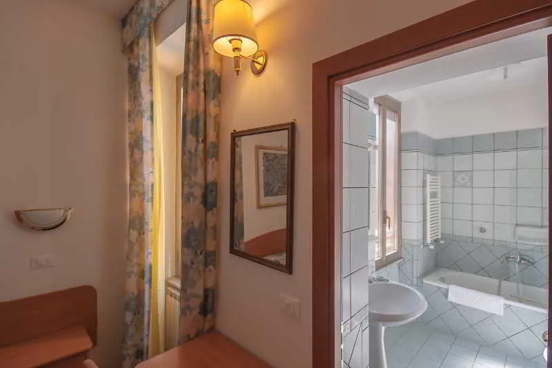 Room, Tirreno, Rome