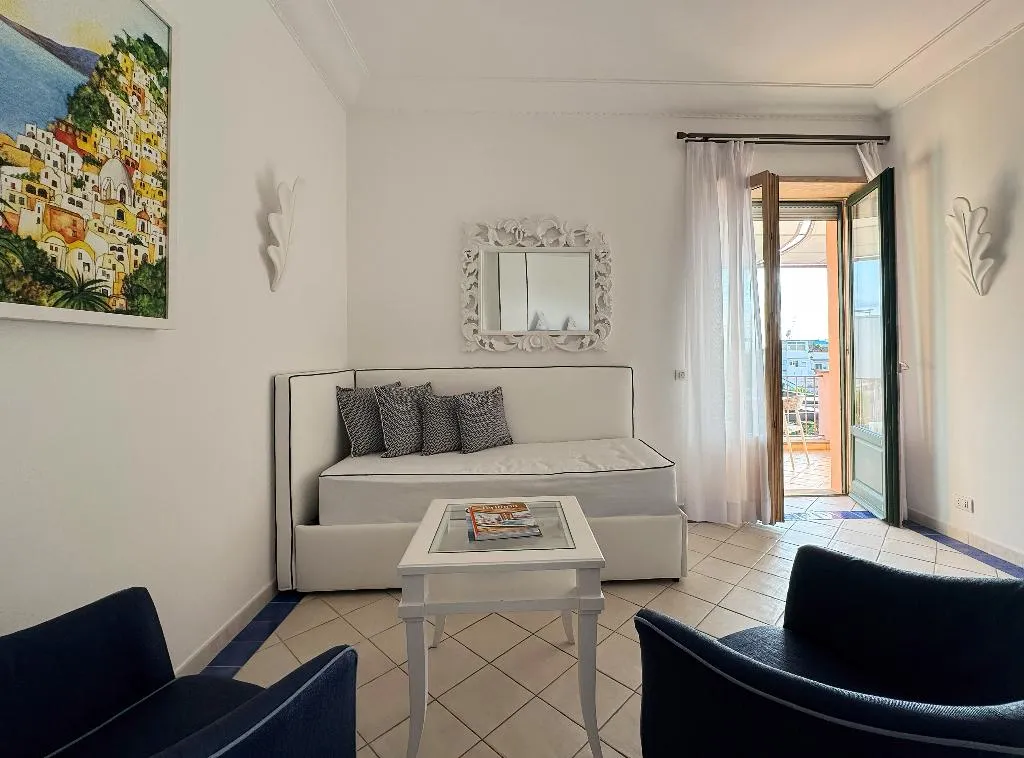 SUITE SEA VIEW CAPACITY 4 Room, Casa Mariantonia, Naples
