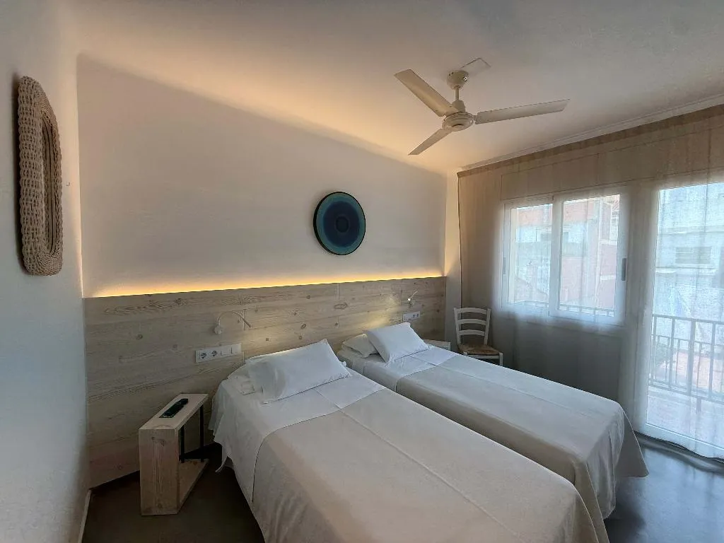 Double or Twin WITH BALCONY Room, Hostal Rom, Costa Brava