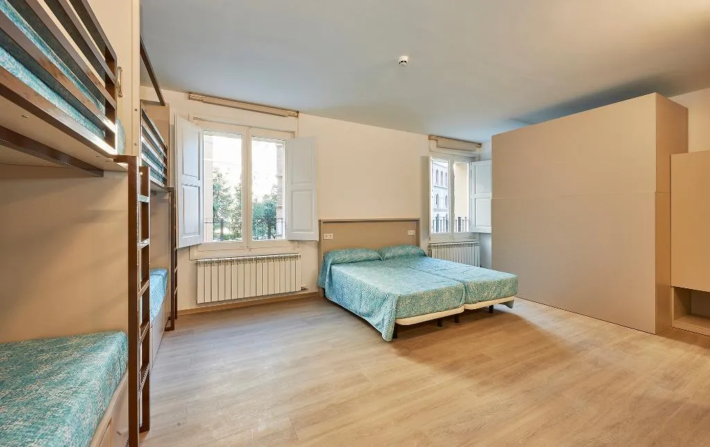 FAMILY ROOM CAPACITY 6 Room, Alberg Abat Oliba, Barcelona