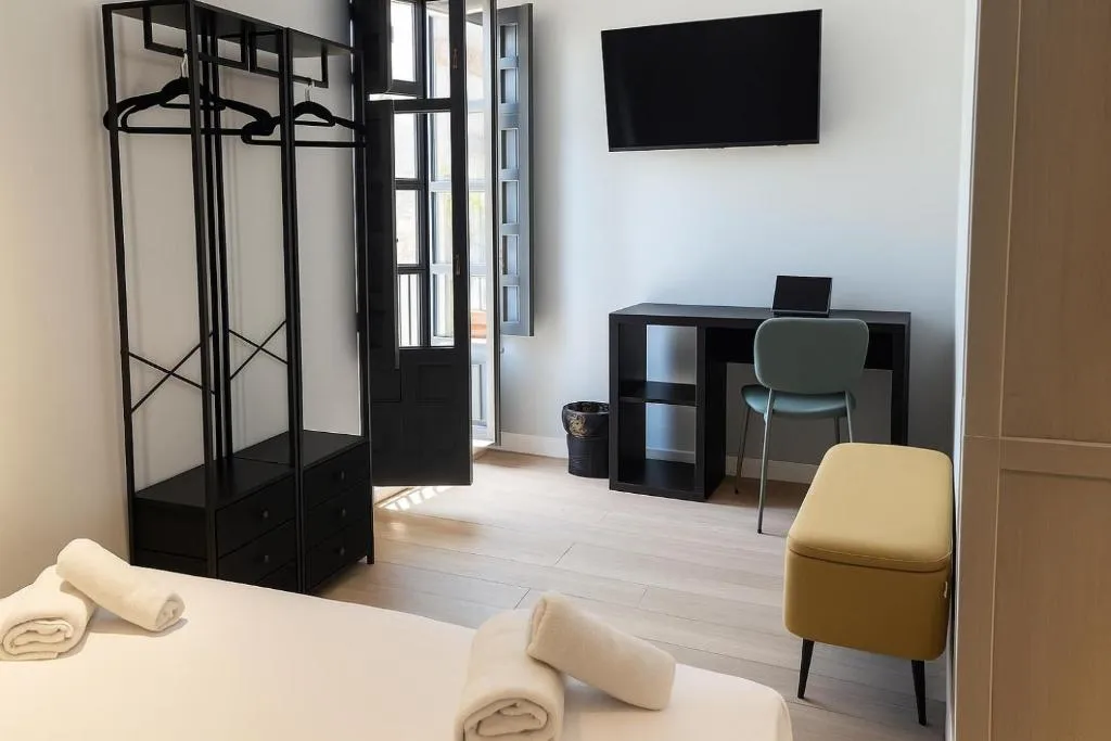 FAMILY ROOM WITH BALCONY Room, Complutum Hostel, Madrid