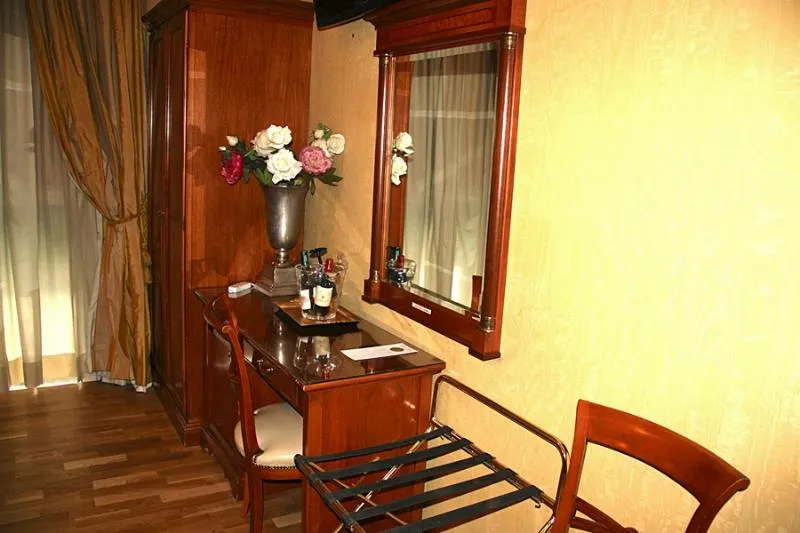 TRIPLE STANDARD Room, Luxury Rooms H 2000 Roma, Rome