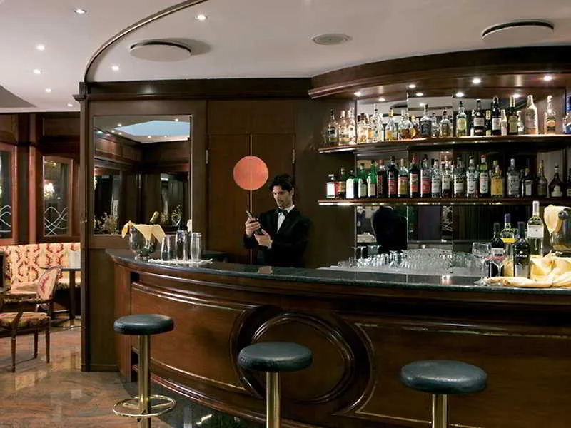 Bar, Mythos, Milan