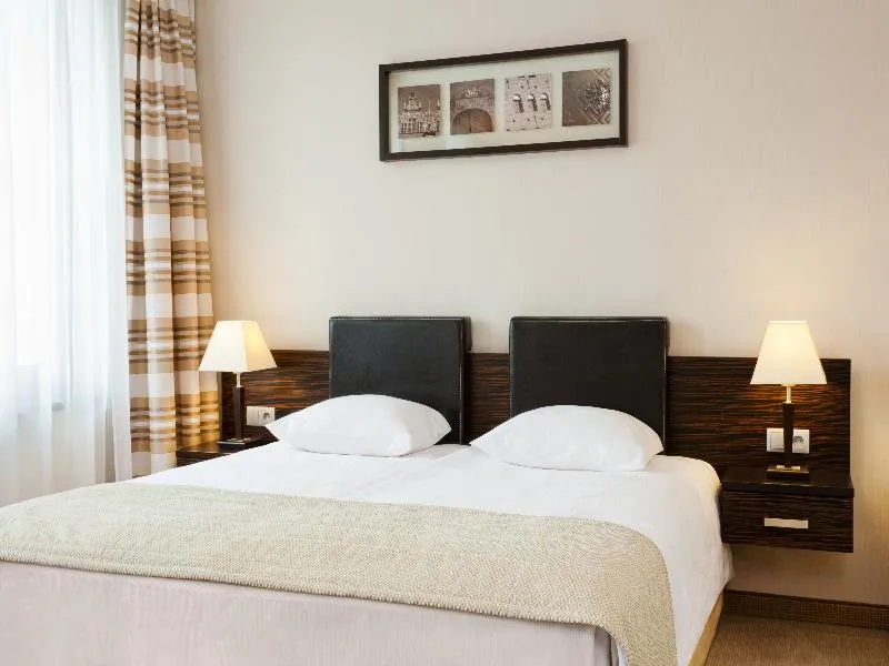 Double or Twin STANDARD Room, Qubus Hotel Gdansk, Gdansk