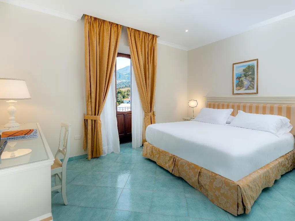 Double or Twin DELUXE SEA VIEW WITH BALCONY Room, Hotel Jaccarino, Naples