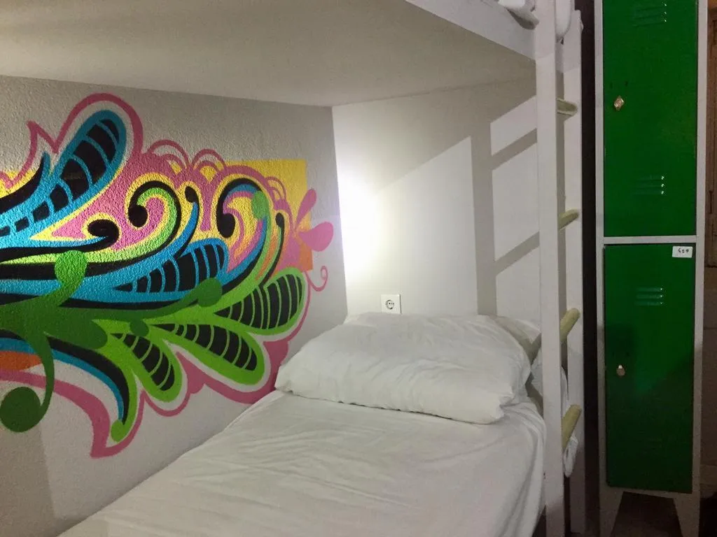 Bed in dormitory ONE BEDROOM Room, Golden Tram 242 Lisbonne Hostel, Lisbon