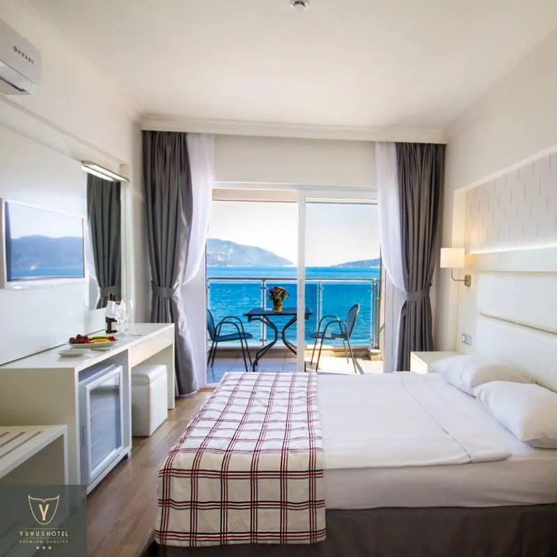 Room, Yunus, Dalaman