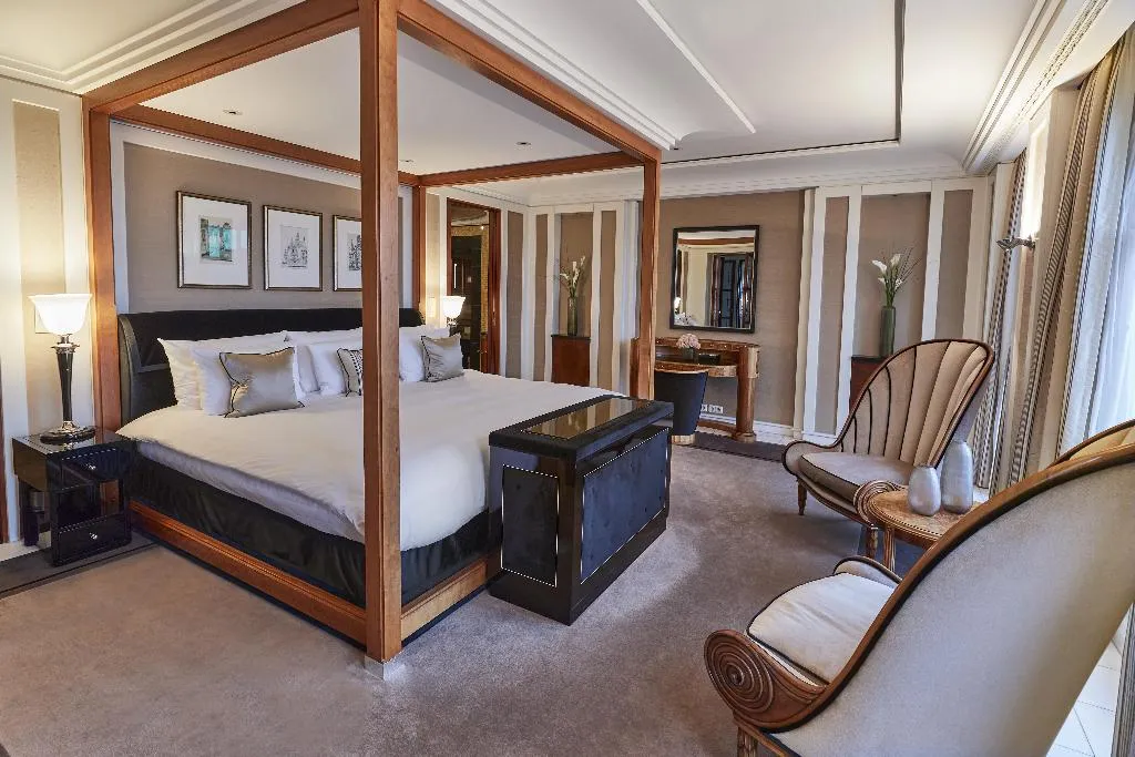 SUITE SUPERIOR WITH VIEWS Room, Adlon Kempinski Berlin, Berlin