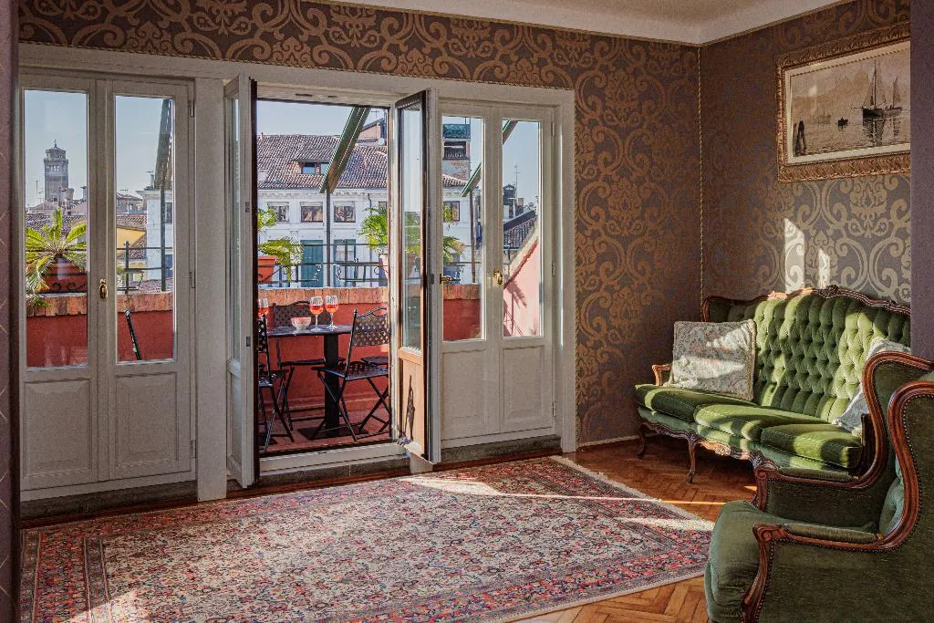 APARTMENT SUPERIOR WITH TERRACE Room, Palazzo Paruta, Venice