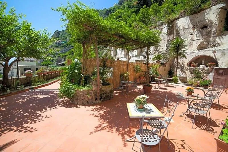 Lobby, L'Argine Fiorito, Naples
