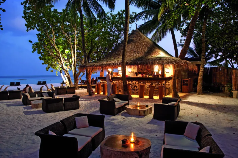 Bar, Constance Moofushi, Male