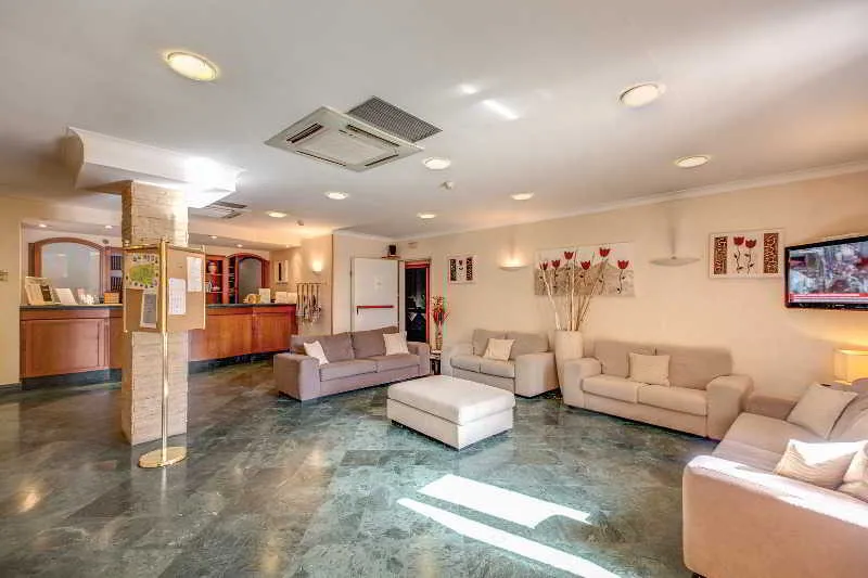 Lobby, Romoli, Naples