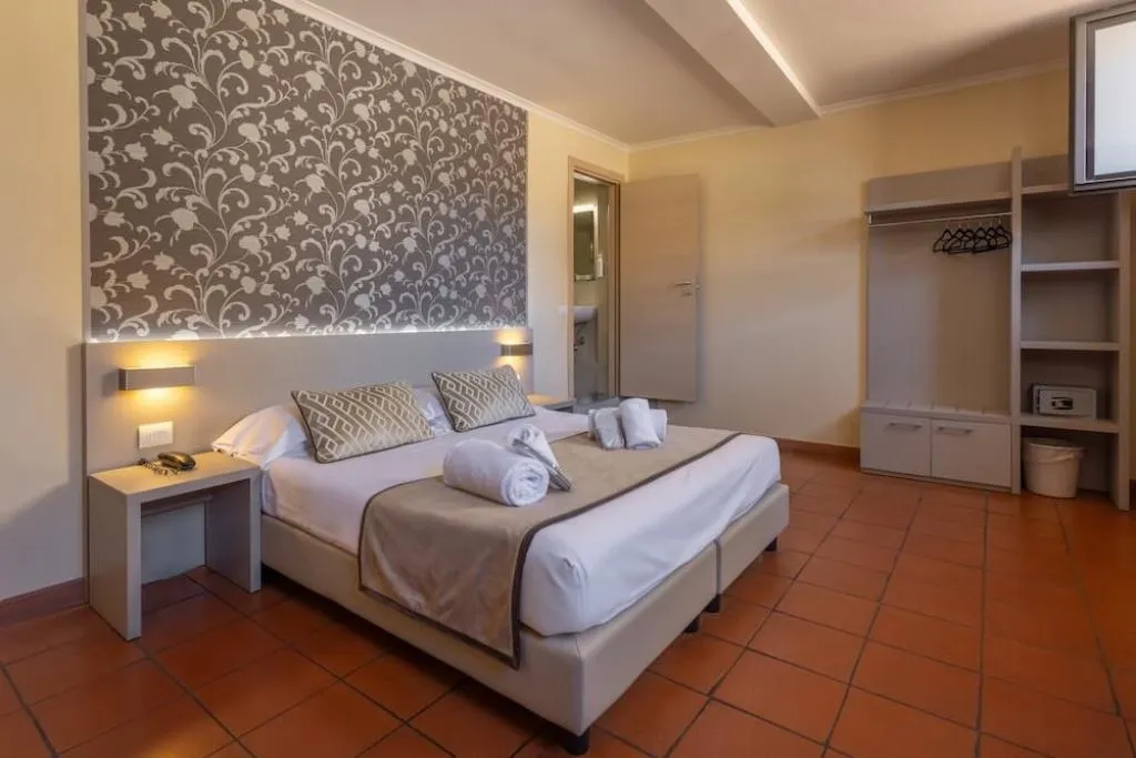 DOUBLE SUPERIOR WITH VIEWS Room, Albergo Firenze, Florence