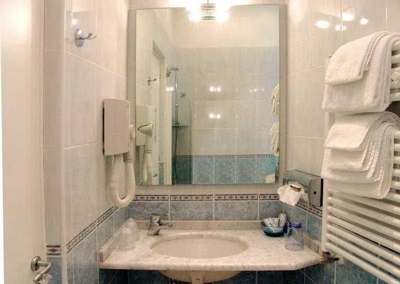 Room, Arizona, Florence