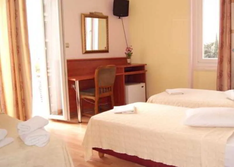 Room, Diethness, Athens