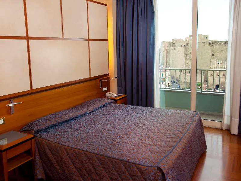DOUBLE SINGLE USE DELUXE Room, Royal Continental, Naples