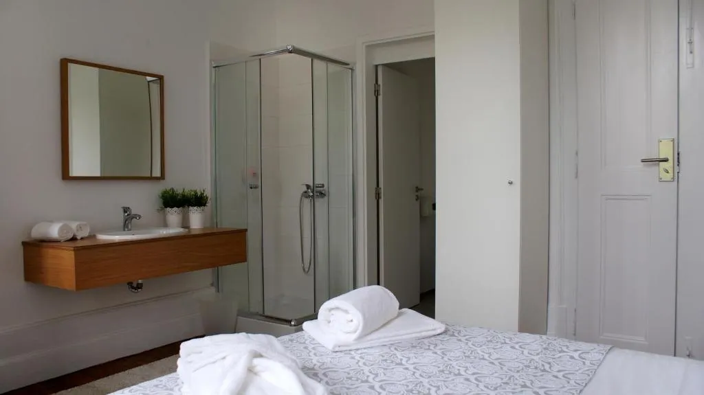 DOUBLE SUPERIOR WITH BALCONY Room, WW Hostel & Suites, Porto