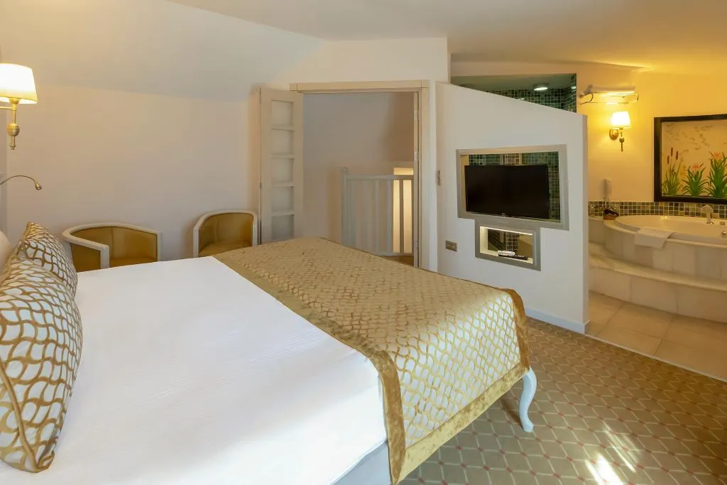 FAMILY ROOM WITH JACUZZI Room, Starlight Resort Hotel, Antalya
