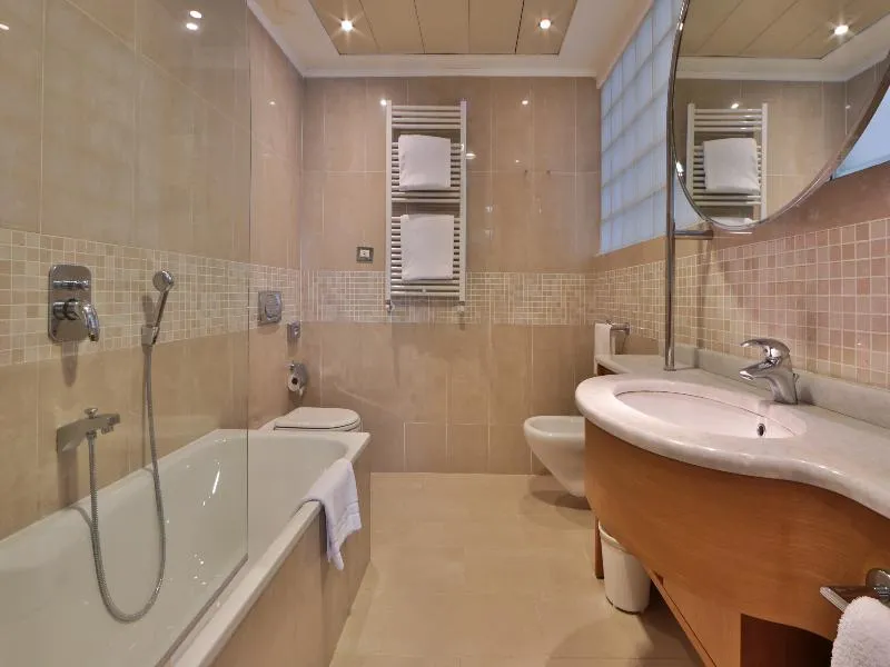 DOUBLE SUPERIOR Room, UNA HOTELS The One Milano, Milan