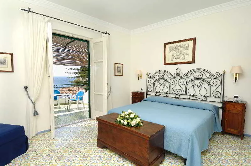 Room, Aurora, Naples