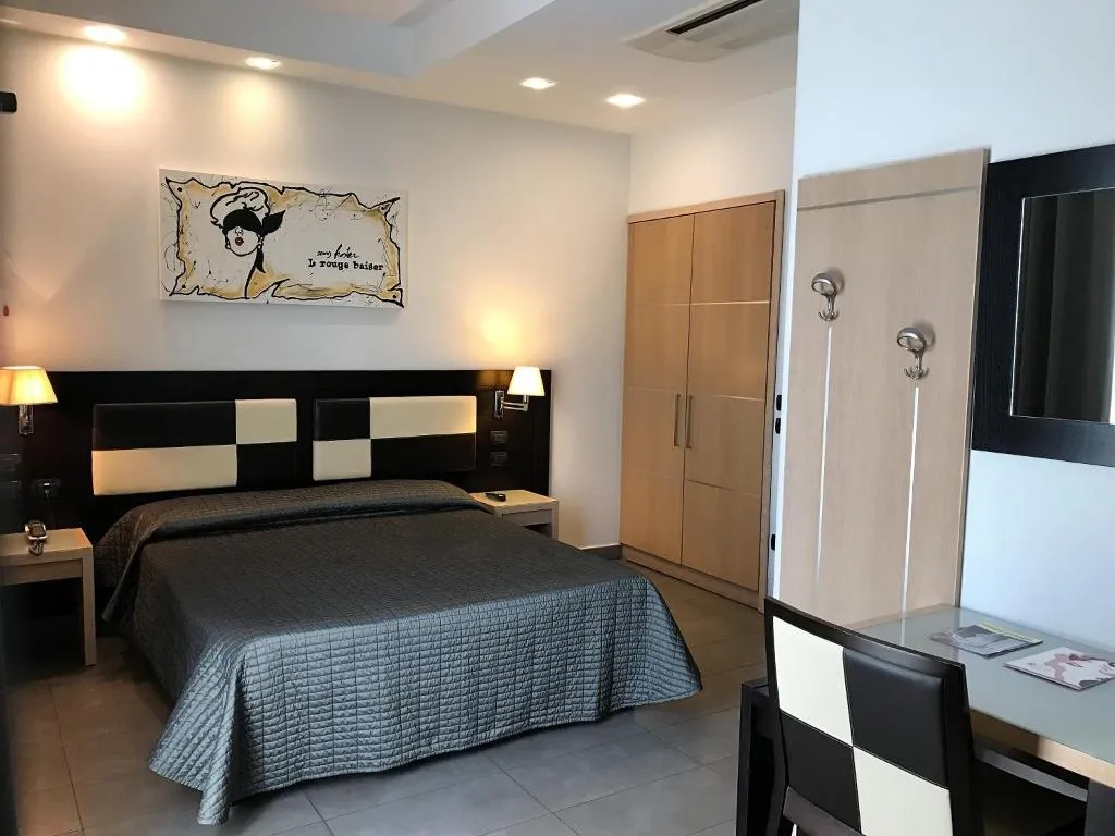 DOUBLE SUPERIOR Room, Visagi, Naples