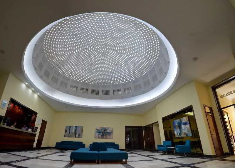 Lobby, De Francia Y Paris, Costa De La Luz