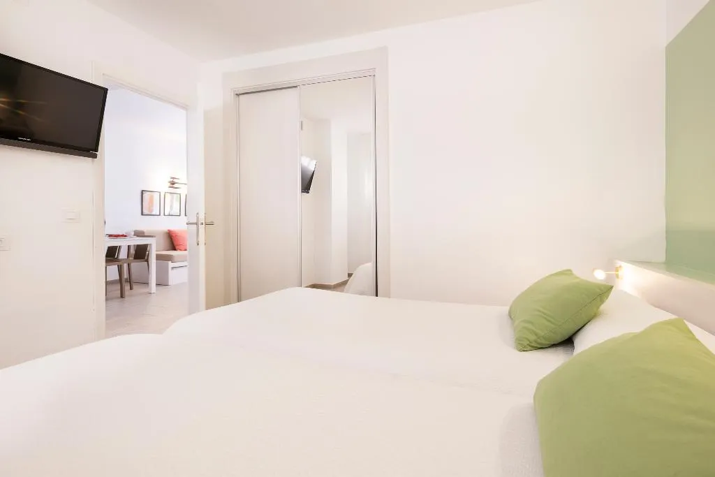 Room, FLOR Los Almendros Apartamentos, Majorca