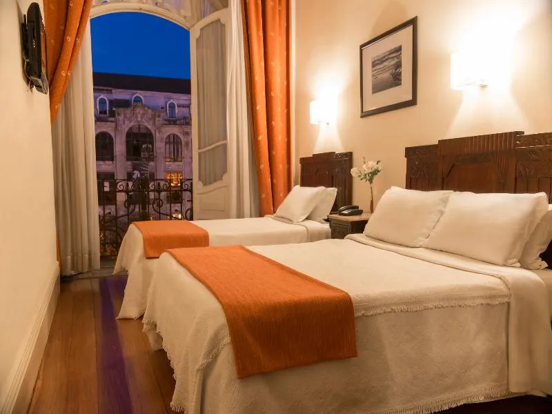 Double or Twin CAPACITY 3 Room, Aliados, Porto